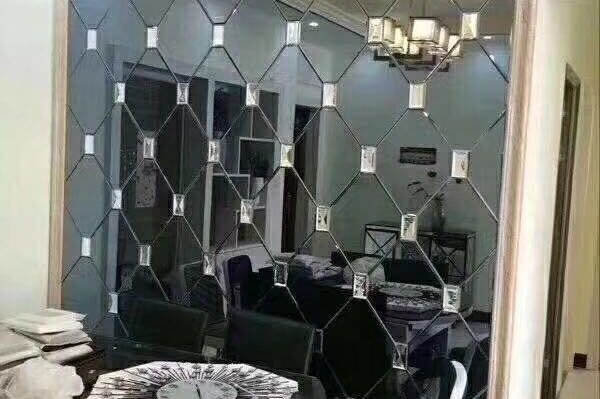Create a stunning look with custom glass mirror tiles (1)