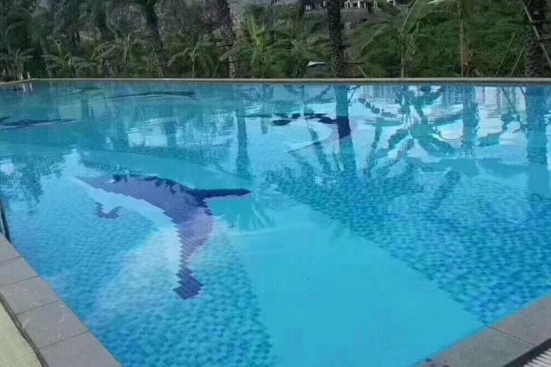 Custom glass pool tiles for professional pool installations (2)