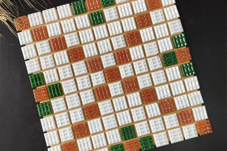 Custom glass pool tiles for unique pool designs (6)