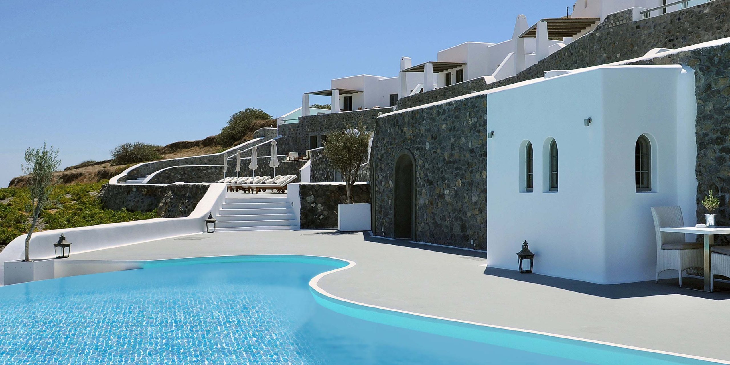 Custom glass tile showers for a sleek and stylish look (7)