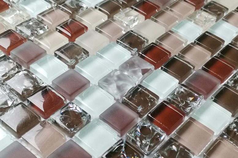 Enhance your pool with custom glass mosaic tiles (2)