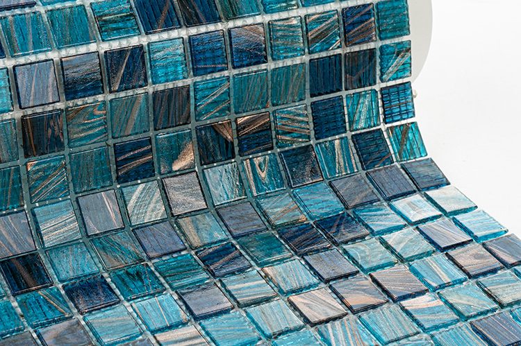 Transform your kitchen with wholesale glass mosaic tiles (5)